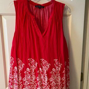 Sleeveless Top with Accent around the bottom hem
